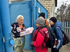 Александровогайские школьники выразили свою признательность женщинам, которые в годы войны самоотверженно трудились в тылу