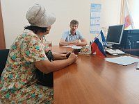 Глава Александрово-Гайского района провел приём для семей участников СВО