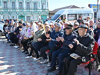 Поёт душа, танцует осень»: в Александровом Гае поздравили старшее поколение