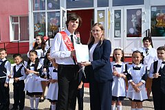 Когда детство улетает в небо: последний звонок в школе № 3 Александров Гая