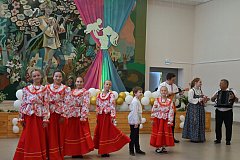 В Александрово-Гайском районе торжественно отметили День семьи, любви и верности