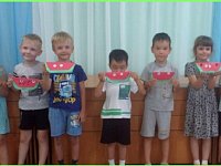 Алгайские малыши «вырастили» свои арбузики: необычные поделки из бумаги в детском саду