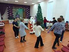 Александрово-Гай встречает Новый год теплом и заботой