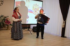 В Александрово-Гайском районе торжественно встретили День Конституции