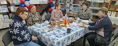 В Центральной библиотеке Александрова Гая отметили весенний праздник