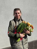 Саратовские активисты поздравили женщин-волонтёров и семьи героев с наступающим 8 Марта   