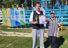 Турнир по перетягиванию каната выбрал команду представителей Александрова Гая на региональный форум