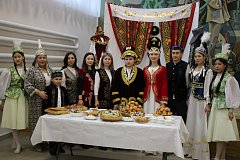 Сильные корни и единая цель: Александров Гай отмечает День народного единства