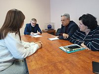 Глава Александрово-Гайского района провёл приём граждан