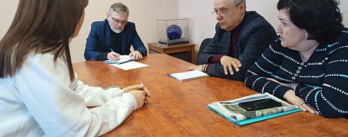 Глава Александрово-Гайского района провёл приём граждан