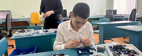 Школьникам Новоалександровки подарили новые конструкторы