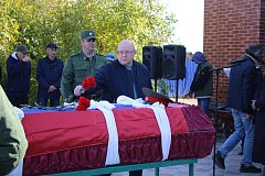 В Александров Гае прозвучали прощальные орудийные залпы