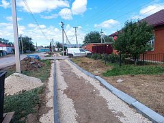 На улице Локомотивной — праздник: дорогу одели в асфальт
