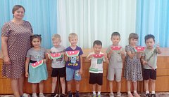Алгайские малыши «вырастили» свои арбузики: необычные поделки из бумаги в детском саду