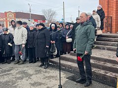 Светлая память герою: Жители Александров Гая проводили Александра Мерло в последний путь