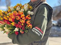 Саратовские активисты поздравили женщин-волонтёров и семьи героев с наступающим 8 Марта   