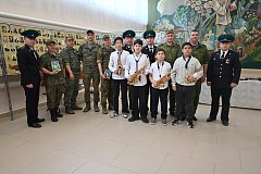 На страже Родины: в Александров Гае отметили День пограничника