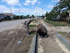 На улице Локомотивной — праздник: дорогу одели в асфальт