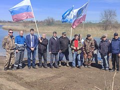 В пруды Александрово-Гайского района выпустили 25 тысяч мальков карпа