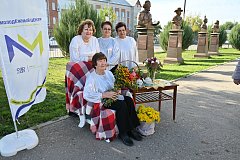 Поёт душа, танцует осень»: в Александровом Гае поздравили старшее поколение