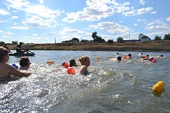 На реке Большой Узень состоялся первый массовый заплыв 