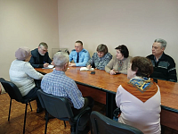 Жители Александрова Гая подняли вопросы ремонта дорог, благоустройства и условий торговли на личном приёме