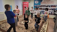 «Новогодние огоньки» зажгли в Александрово-Гайском КЦСОН