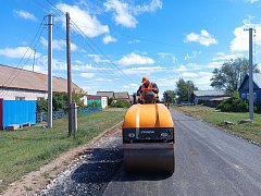 На улице Локомотивной — праздник: дорогу одели в асфальт