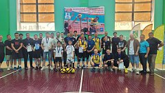 Межрайонный турнир по волейболу памяти Аслана Анесова прошел в ФОК "Заволжский" 