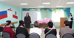 Приятный сюрприз сельчанкам устроили волонтеры Александрово Гайского школьного коллектива