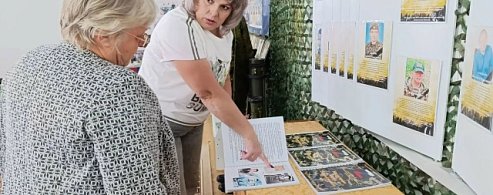 В Александрово-Гайском музее увековечат память героя СВО: мама Константина Бородкина передала материалы для «Альбома памяти»