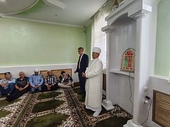 Глава Александрово-Гайского района поздравил мусульман с Курбан-Байрам