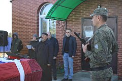 В Александров Гае прозвучали прощальные орудийные залпы