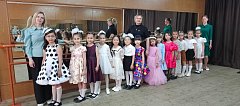 Музыкальные ноты, живописные штрихи в алгайской ДШИ: дети завершили первый этап творческого пути