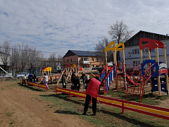 От зимней спячки к летним планам: первый весенний субботник в Александровом Гае