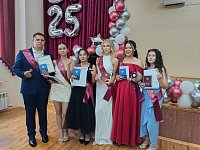 Школьная пора позади: выпускные торжества в Александров Гае