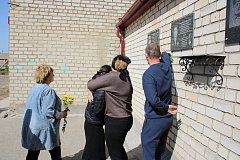 В Александров Гае открыли мемориальную доску в память о погибшем в СВО
