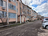 Жители многоэтажки в Александровом Гае сами отремонтировали подъездные пути