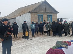 В Александрово - Гайском районе состоялось прощание с погибшим бойцом