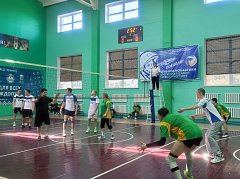 Алгайские волейболисты завоевали серебро в межрайонном турнире