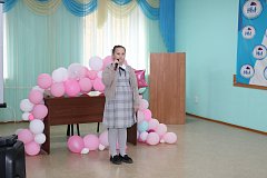 Приятный сюрприз сельчанкам устроили волонтеры Александрово Гайского школьного коллектива