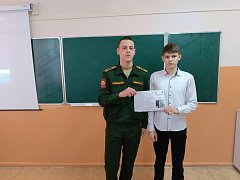 Школьники Александров Гая знакомятся с профессией защитника Отечества