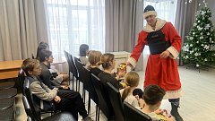 Саратовские военнослужащие и сотрудники Росгвардии поздравили с новогодними праздниками более 200 ребят