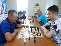 Юные шахматисты Александров Гая опередили сильнейших