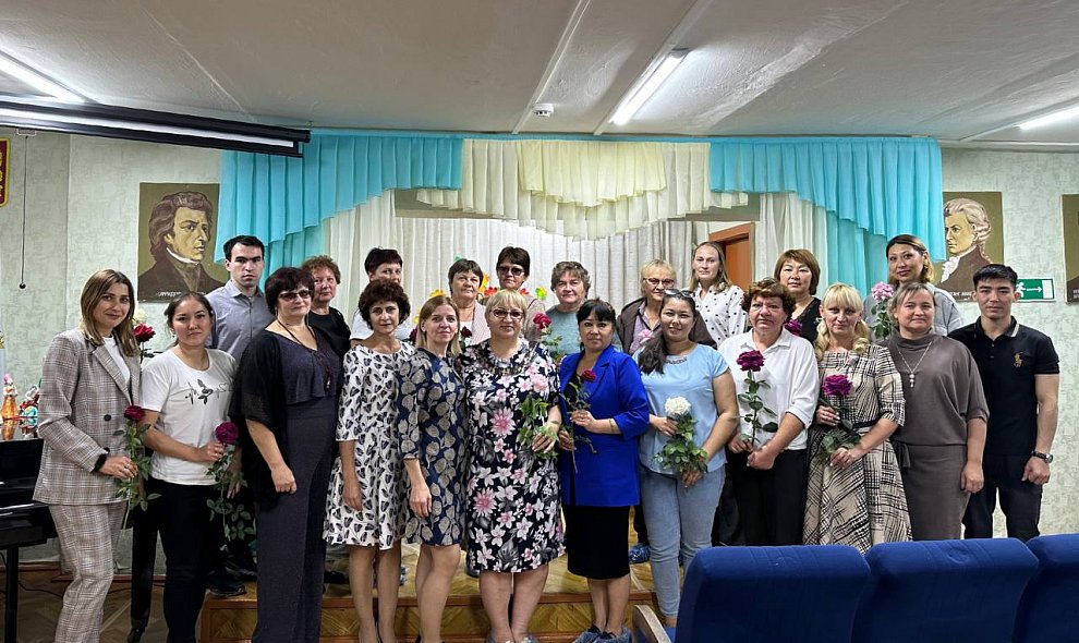 В Александрово-Гайской школе искусств состоялся концерт, приуроченный к Году педагога и наставника