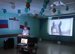  Александровогайская мастерица продемонстрировала искусство  магии света и теней 