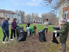 От зимней спячки к летним планам: первый весенний субботник в Александровом Гае