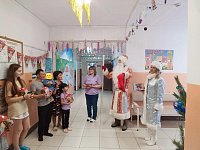  Юных пациентов Александрово-Гайской больницы поздравили с наступающим Новым годом 
