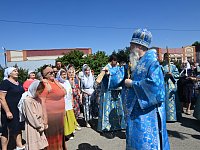Владыка Феодор разделил радость праздника с александровогайскими православными