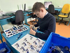 Школьникам Новоалександровки подарили новые конструкторы